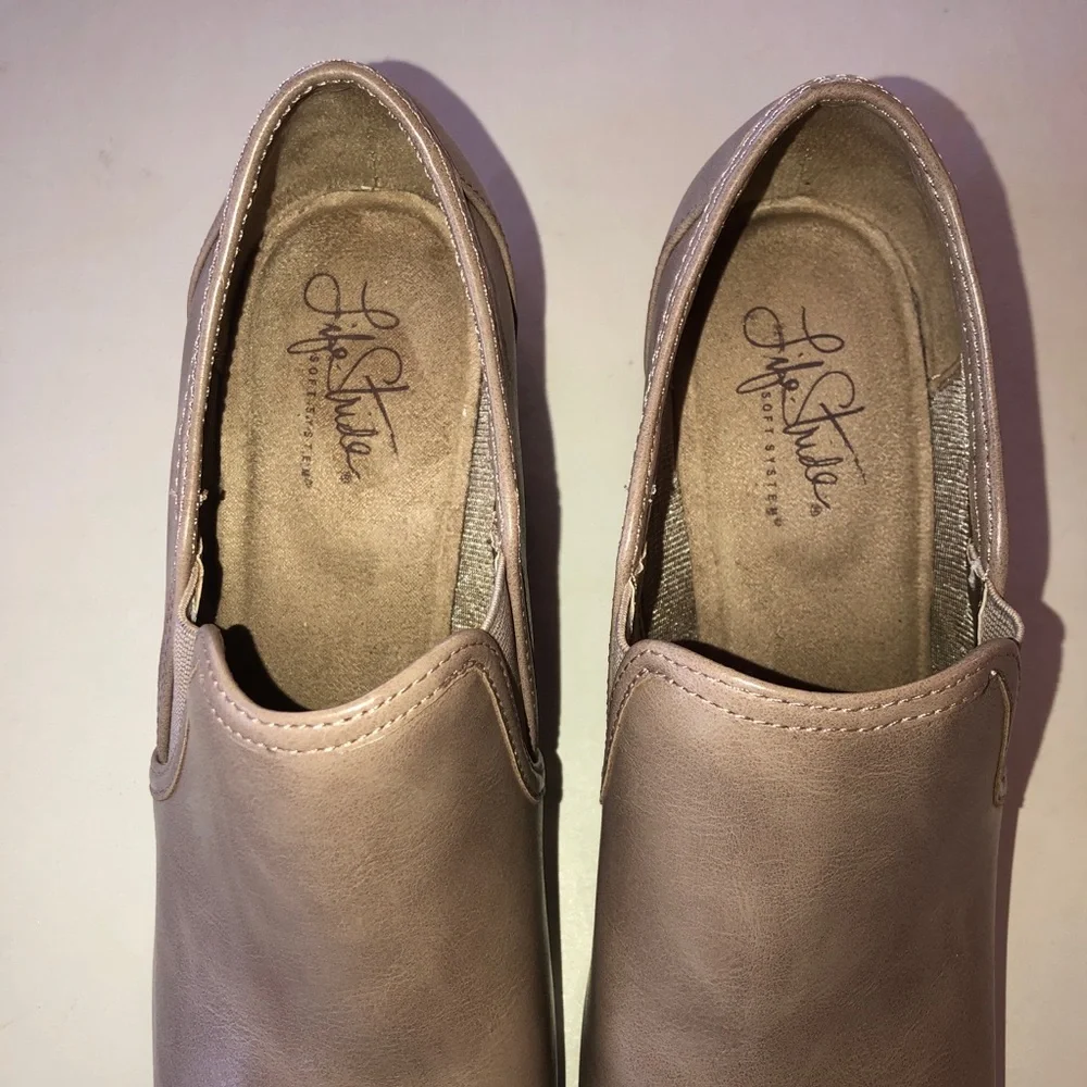 LIFE STRIDE Wedge Ankle Boots Slip-On Beige NWOB (10 M)